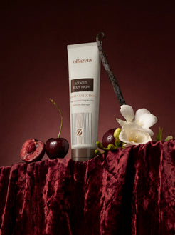 Tube de gel douche parfumé Olfazeta by Chogan N°111 sur velours bordeaux, cerises, freesia blanc et vanille